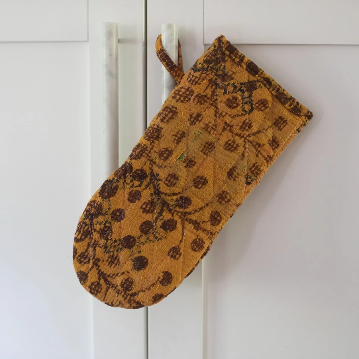 Kantha Oven Mitt - Image 2