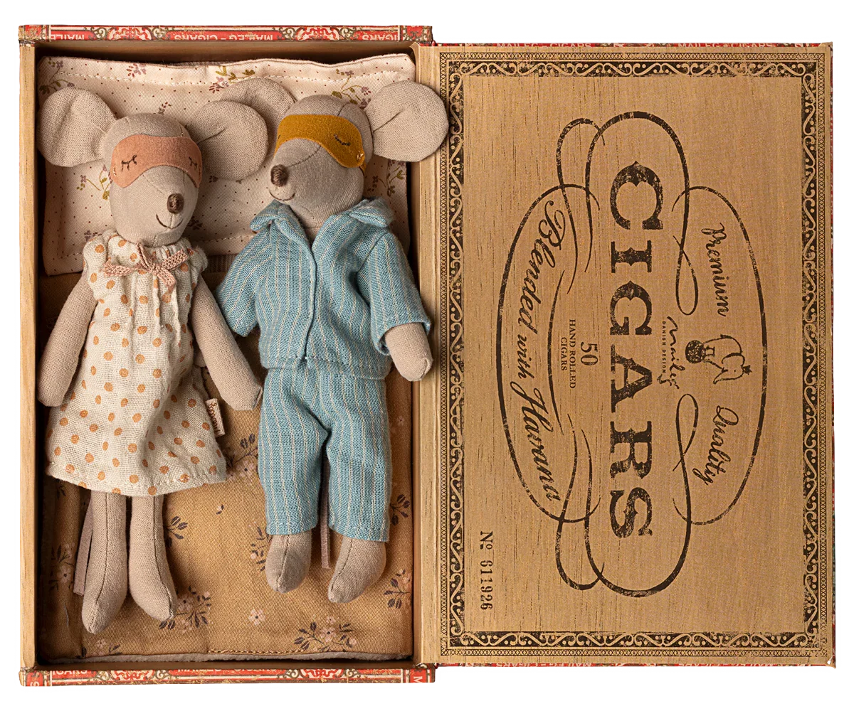 Mum and dad Mouse in Cigar Box - Image 4