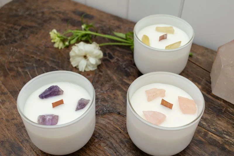Rose Quartz Crystal Candle 11oz - Image 2