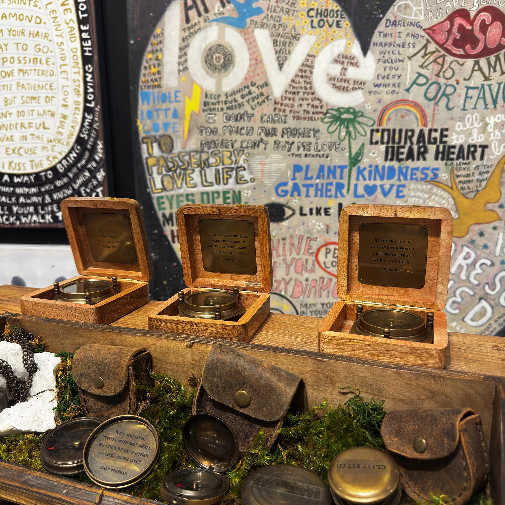 Tripod Compass in Oscar Wilde Wooden Box - Image 3